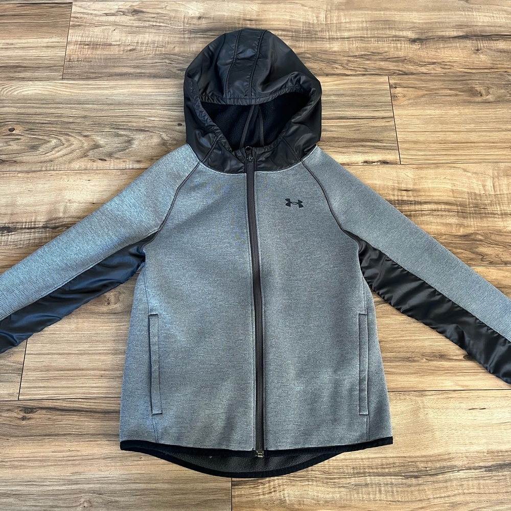 Under Armor Boys Hoodie Size M